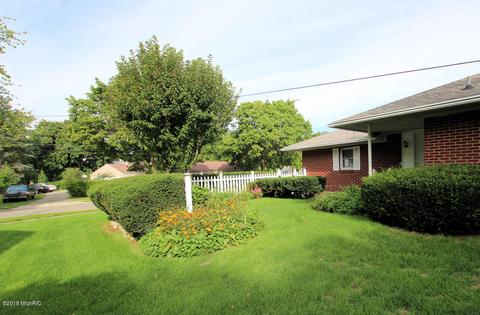 434 E Maple St, Fremont, MI 49412 photo 30