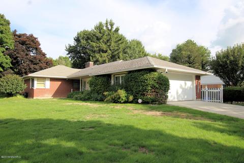 434 E Maple St, Fremont, MI 49412 photo 1