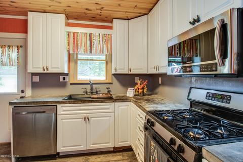323 Brigham St, Plainwell, MI 49080 photo 9