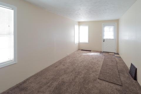 323 S Hooker Ave, Three Rivers, MI 49093 photo 3