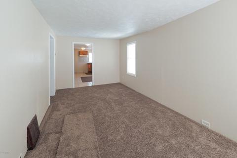 323 S Hooker Ave, Three Rivers, MI 49093 photo 4