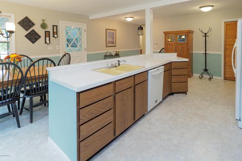 548 Cosmopolitan Ave, Marshall, MI 49068 photo 7