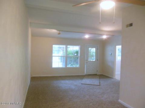 248 N 27th St, Springfield, MI 49037 photo 4