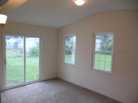 248 N 27th St, Springfield, MI 49037 photo 6