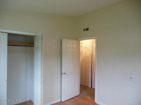 248 N 27th St, Springfield, MI 49037 photo 10