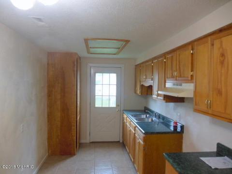 248 N 27th St, Springfield, MI 49037 photo 5