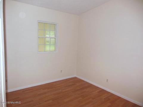 248 N 27th St, Springfield, MI 49037 photo 9