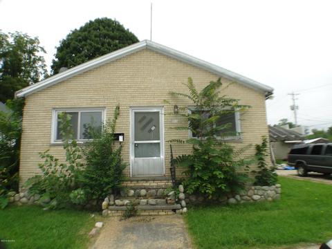 104 E Alexander St, Buchanan, MI 49107 photo 1