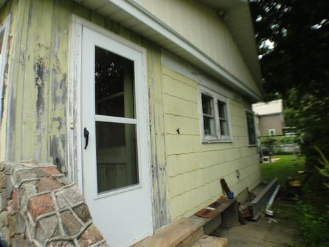 104 E Alexander St, Buchanan, MI 49107 photo 2