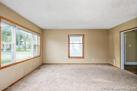 122 Ellis Ave, Belding, MI 48809 photo 4
