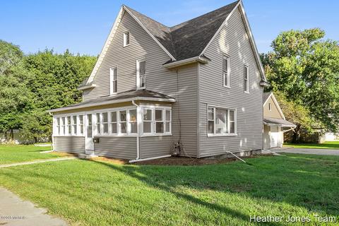 122 Ellis Ave, Belding, MI 48809 photo 3