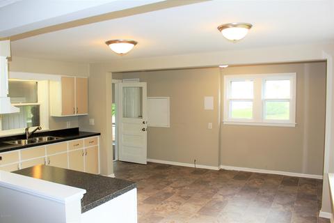 1309 S Bridge St, Belding, MI 48809 photo 5