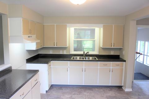 1309 S Bridge St, Belding, MI 48809 photo 3