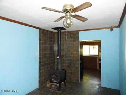 526 S Walker St, Bronson, MI 49028 photo 8