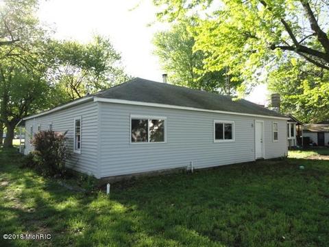 526 S Walker St, Bronson, MI 49028 photo 2