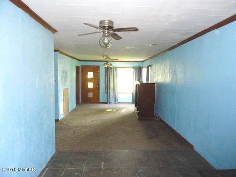 526 S Walker St, Bronson, MI 49028 photo 6