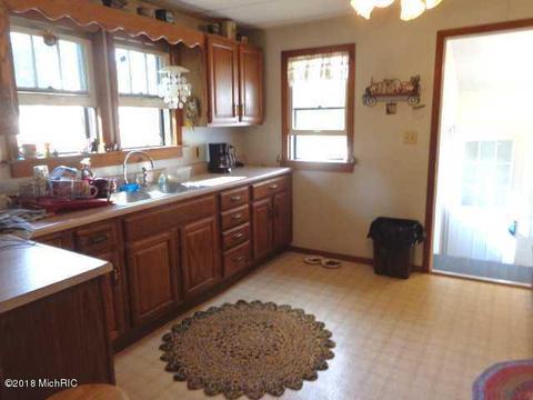 112 Maple Ct, Buchanan, MI 49107 photo 11