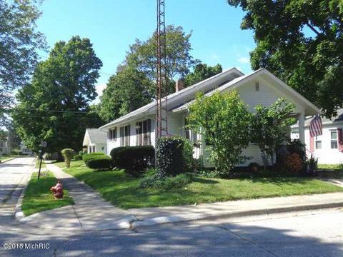 112 Maple Ct, Buchanan, MI 49107 photo 1