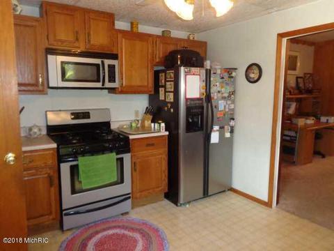 112 Maple Ct, Buchanan, MI 49107 photo 9