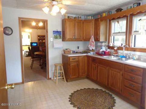 112 Maple Ct, Buchanan, MI 49107 photo 8