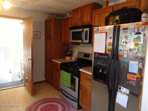 112 Maple Ct, Buchanan, MI 49107 photo 10