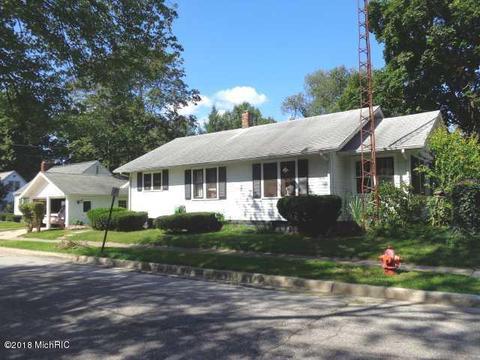 112 Maple Ct, Buchanan, MI 49107 photo 2