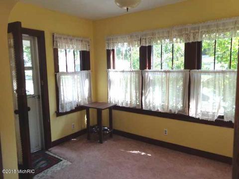 112 Maple Ct, Buchanan, MI 49107 photo 3
