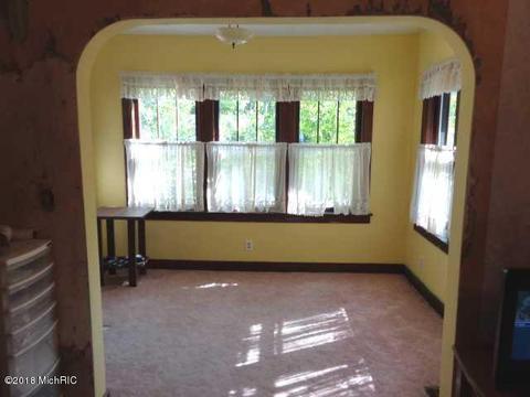 112 Maple Ct, Buchanan, MI 49107 photo 4