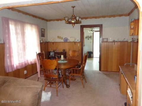 112 Maple Ct, Buchanan, MI 49107 photo 6
