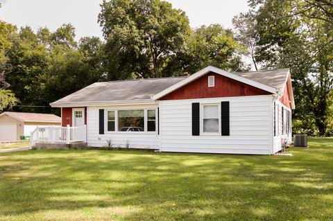 475 Robinson St, Constantine, MI 49042 photo 2