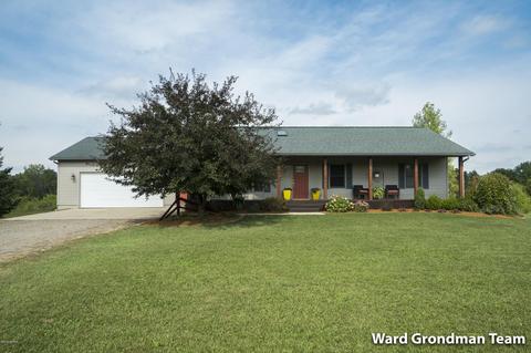 6924 Carson Dr, Saranac, MI 48881 photo 1