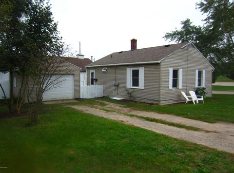 622 N Bridge St, Belding, MI 48809 photo 3