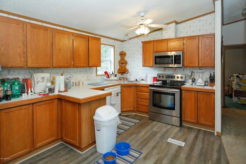 209 Monroe St, Augusta, MI 49012 photo 6