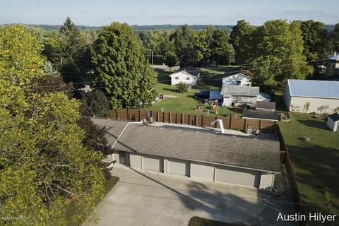 536 W Isham St, Lyons, MI 48851 photo 2