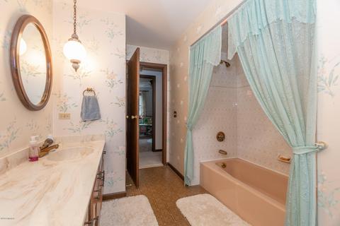 405 Midlakes Blvd, Plainwell, MI 49080 photo 28