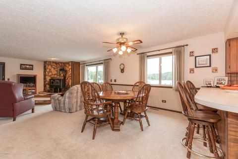 405 Midlakes Blvd, Plainwell, MI 49080 photo 15