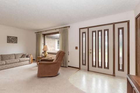 405 Midlakes Blvd, Plainwell, MI 49080 photo 8