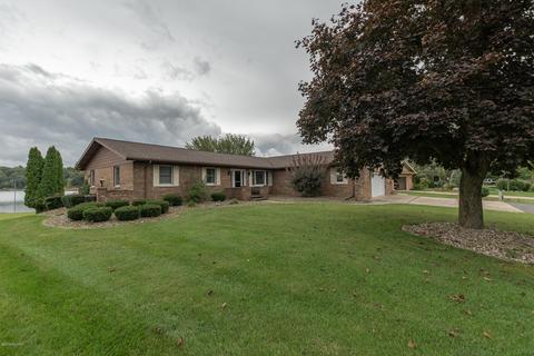405 Midlakes Blvd, Plainwell, MI 49080 photo 2