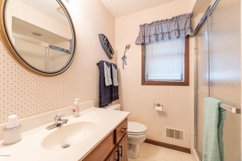 405 Midlakes Blvd, Plainwell, MI 49080 photo 20