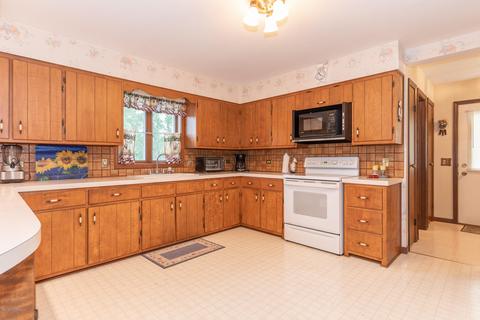 405 Midlakes Blvd, Plainwell, MI 49080 photo 16