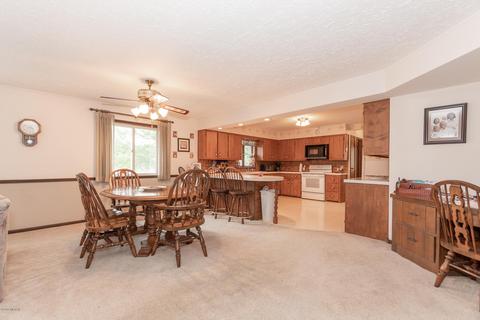 405 Midlakes Blvd, Plainwell, MI 49080 photo 14