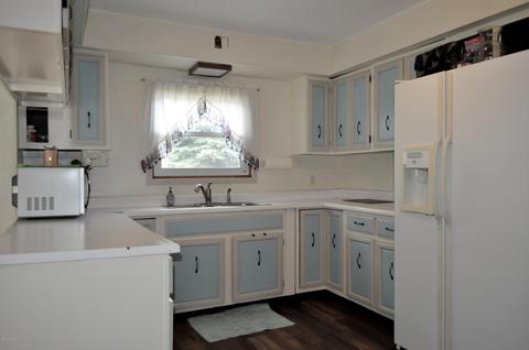 533 Howard St, Belding, MI 48809 photo 8