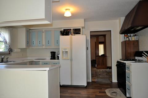 533 Howard St, Belding, MI 48809 photo 9