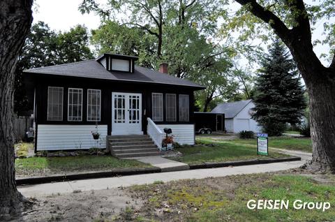533 Howard St, Belding, MI 48809 photo 2