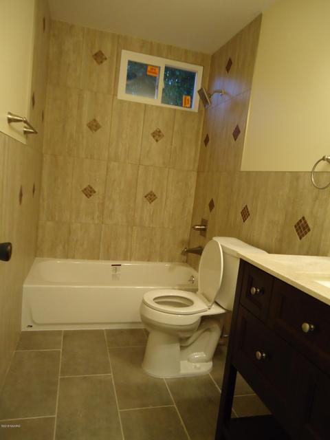 700 Lancashire Dr, Sturgis, MI 49091 photo 6