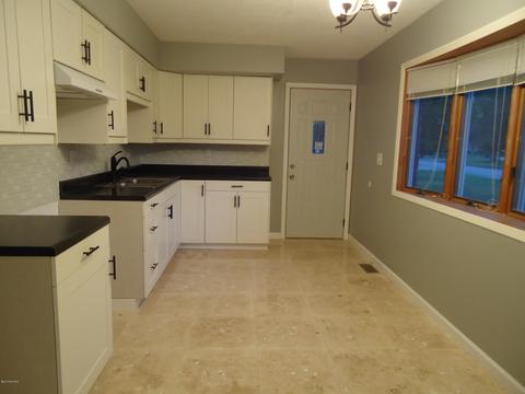 700 Lancashire Dr, Sturgis, MI 49091 photo 5