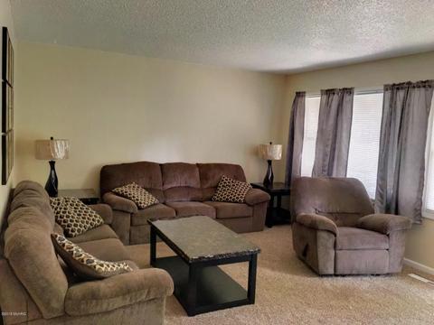 561 Cosmopolitan, Marshall, MI 49068 photo 2