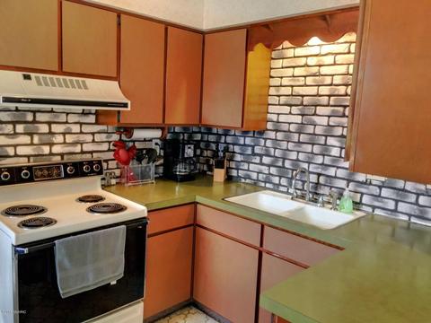 561 Cosmopolitan, Marshall, MI 49068 photo 3