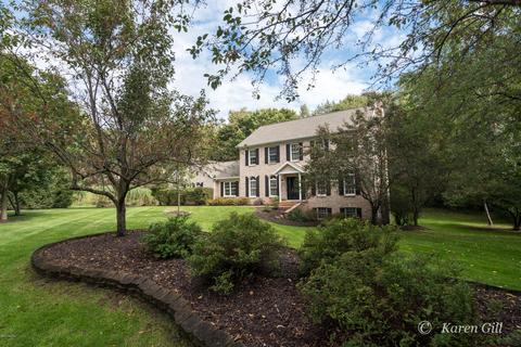 554 Roundtree Ln, Ada, MI 49301 photo 2