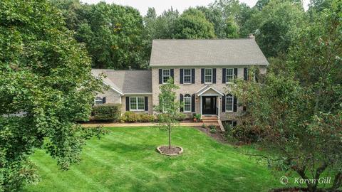 554 Roundtree Ln, Ada, MI 49301 photo 1